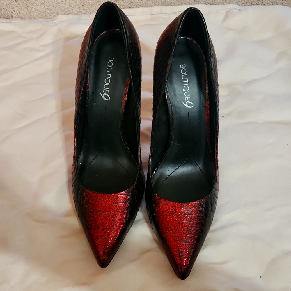 Beautiful black and red snake like print heel sz 9 m from boutique 9.